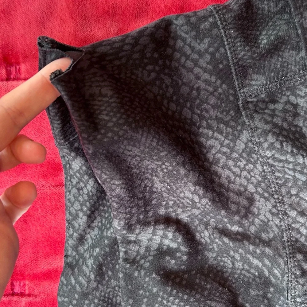 Danskin Snakeskin Print Athletic Leggings w/ Pockets & High Rise Tummy Control - Picture 8 of 9